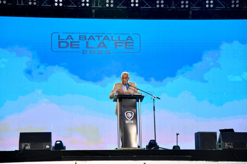 Pastor Ezequiel Molina Critica el Éxito de las Mujeres a Expensas del Hogar