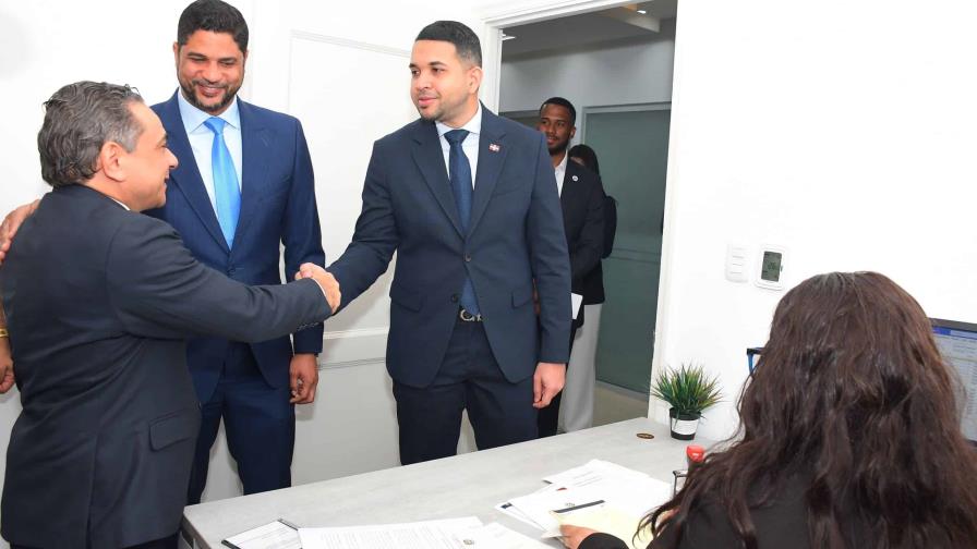 Senador Gustavo Lara propone programa de prácticas laborales para jóvenes en República Dominicana