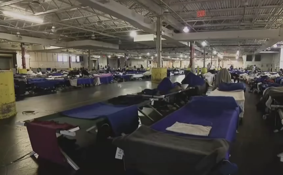Nueva York cerrará 13 albergues para inmigrantes hasta junio