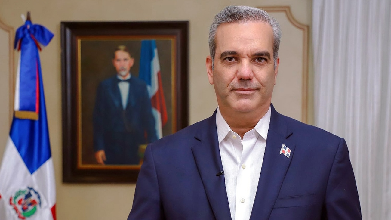 Luis Abinader dona su salario completo de 2024 a causas sociales