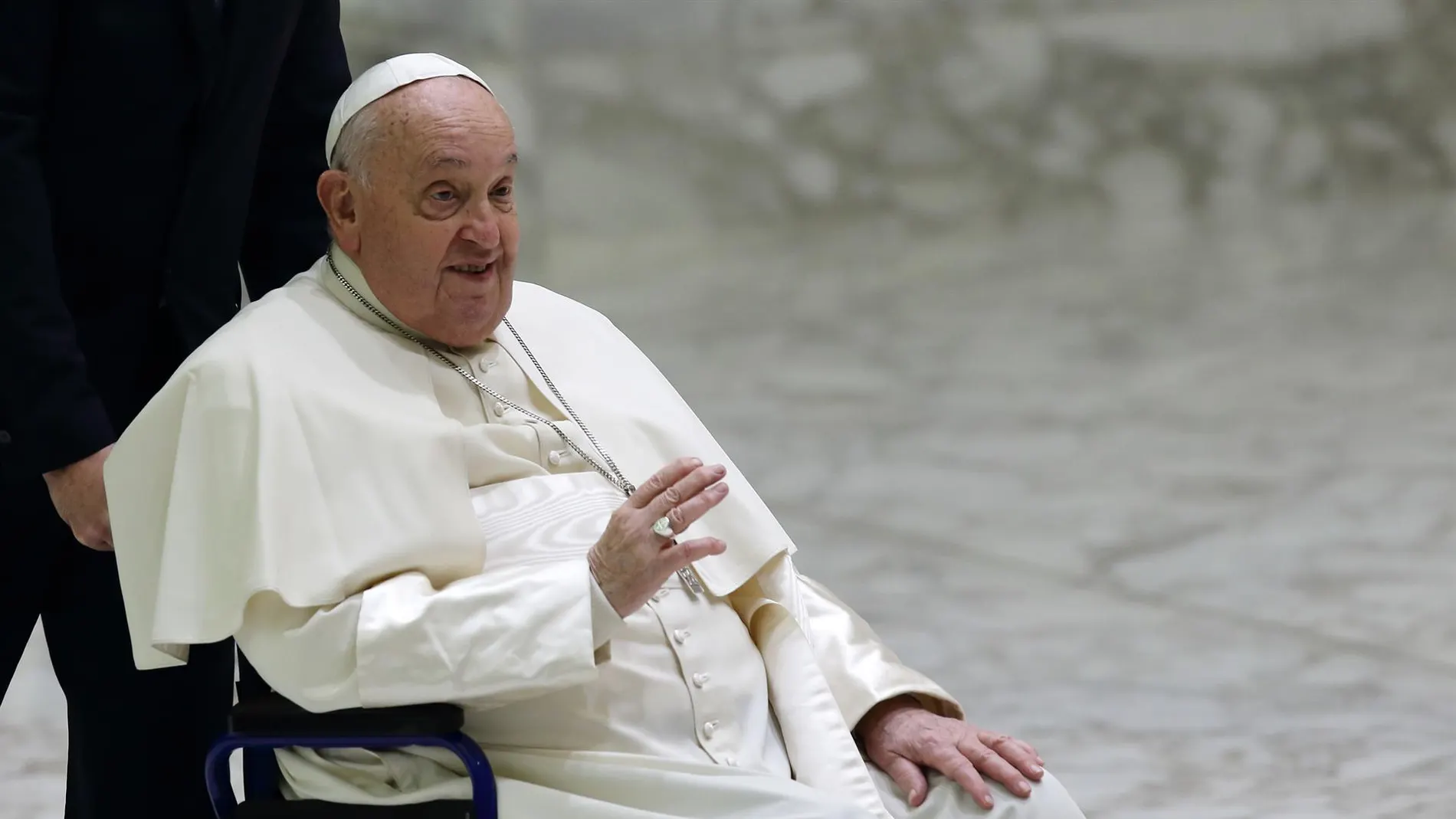 El Papa Francisco sufre caída y se lesiona el antebrazo derecho