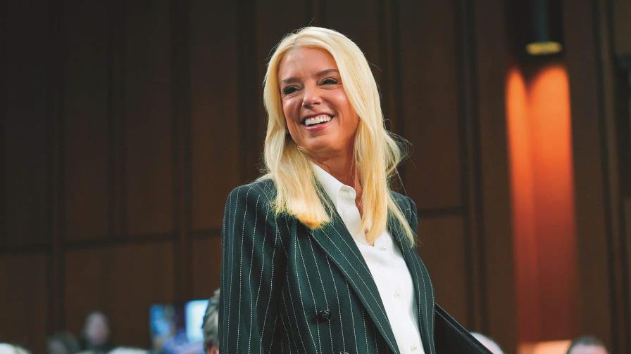 Pamela Bondi: De lobista internacional a nominada para el Departamento de Justicia bajo Trump
