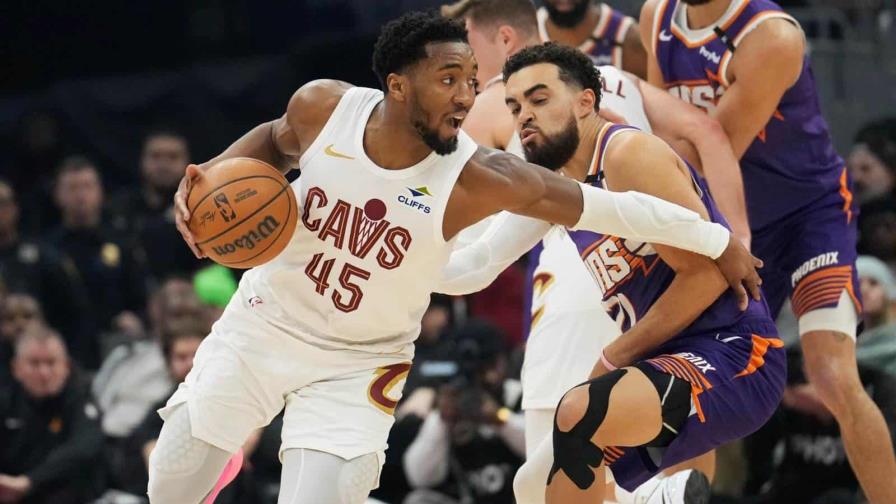 Donovan Mitchell lidera a los Cavaliers en victoria aplastante sobre los Suns