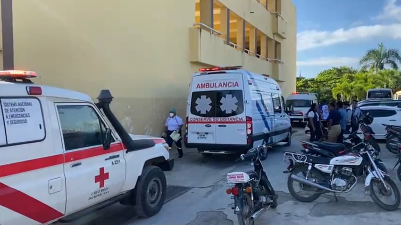 Intoxicación de estudiantes por pesticidas en liceo de San Francisco de Macorís