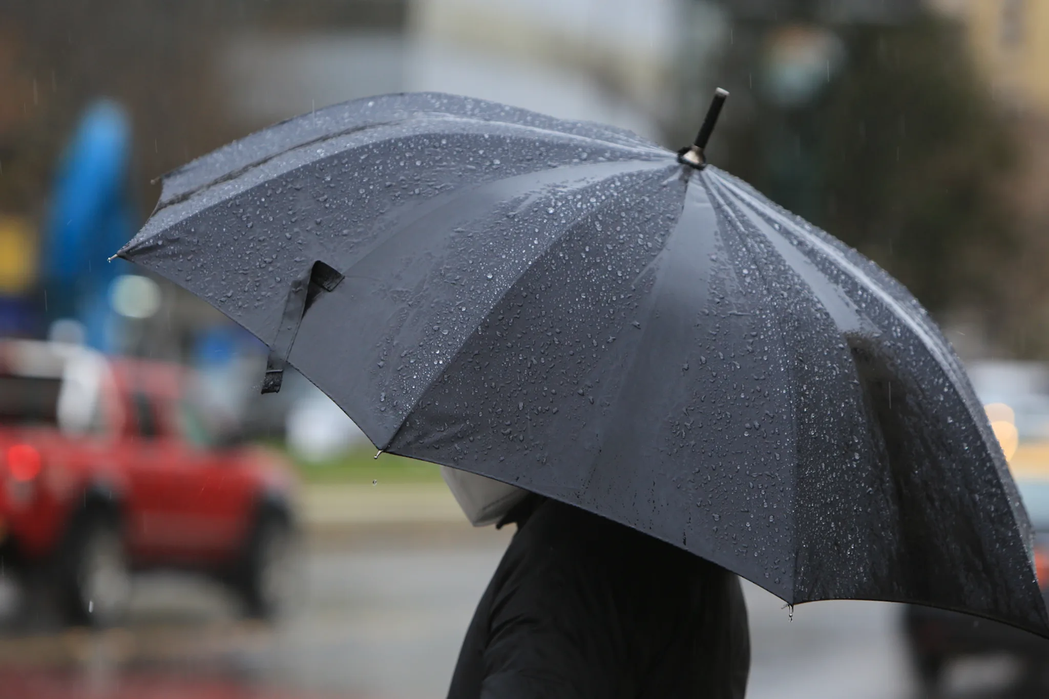 Pronóstico del Tiempo para Este Lunes: Lluvias Dispersas y Aguaceros Aislados en Diversas Regiones