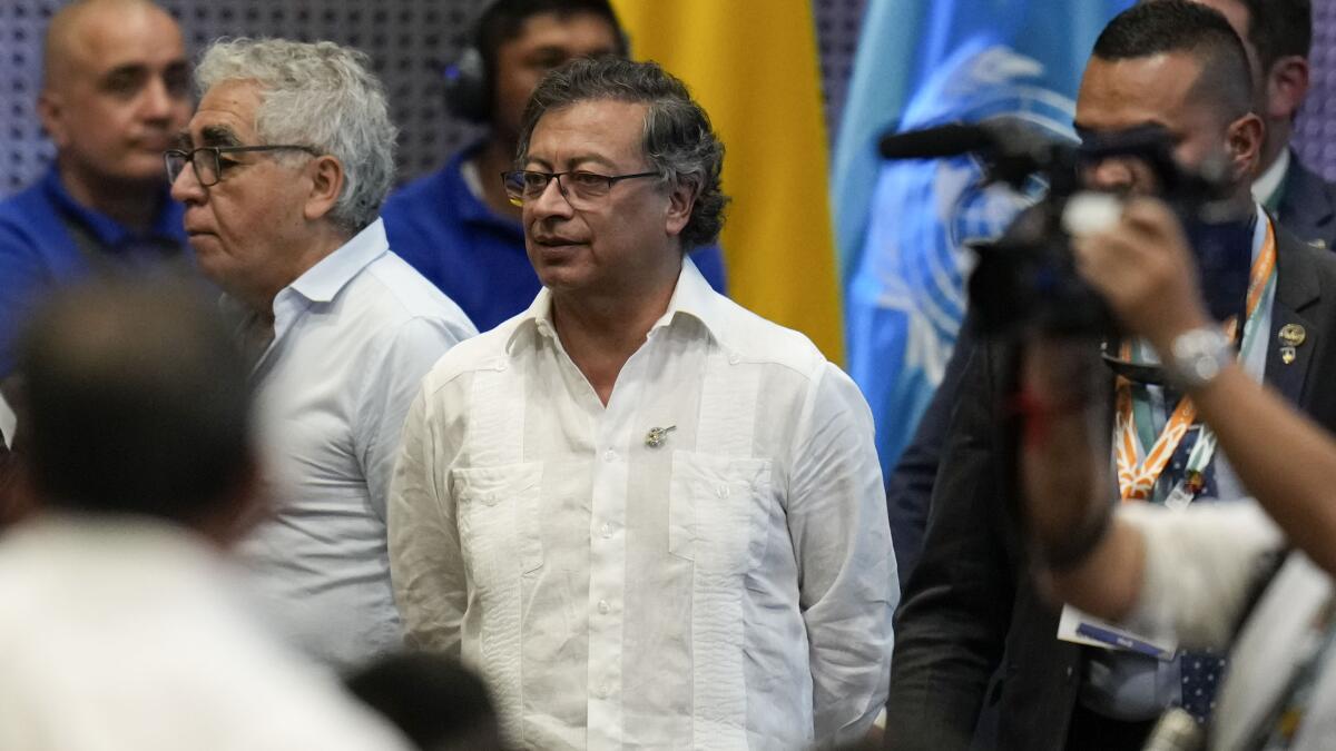 Colombia Acepta Términos de Trump para el Retorno de Deportados; Sanciones Aún en Suspenso