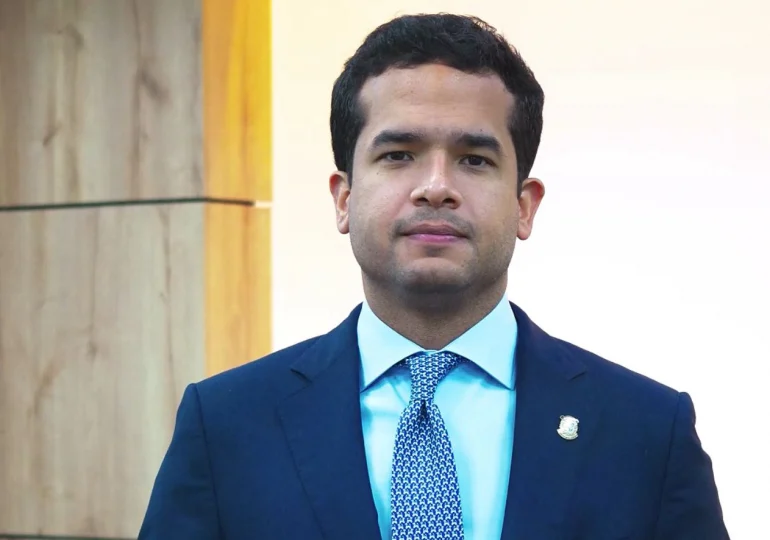 Omar Fernández pide al gobierno crear oportunidades para evitar la migración ilegal de dominicanos