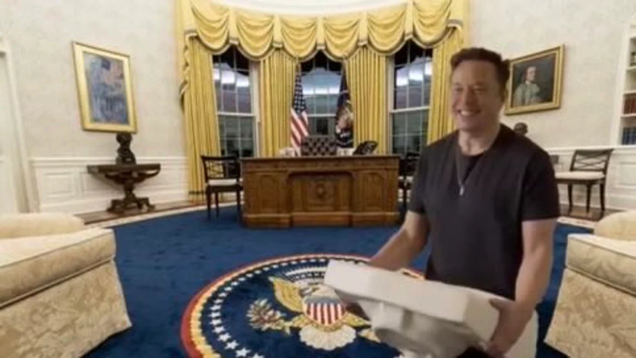 Elon Musk causa revuelo en redes sociales con foto en el Despacho Oval