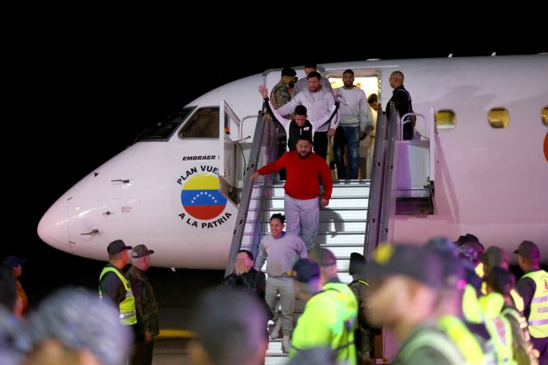 La Cruz Roja de Venezuela Brinda Asistencia Humanitaria a Migrantes Deportados de EE. UU.