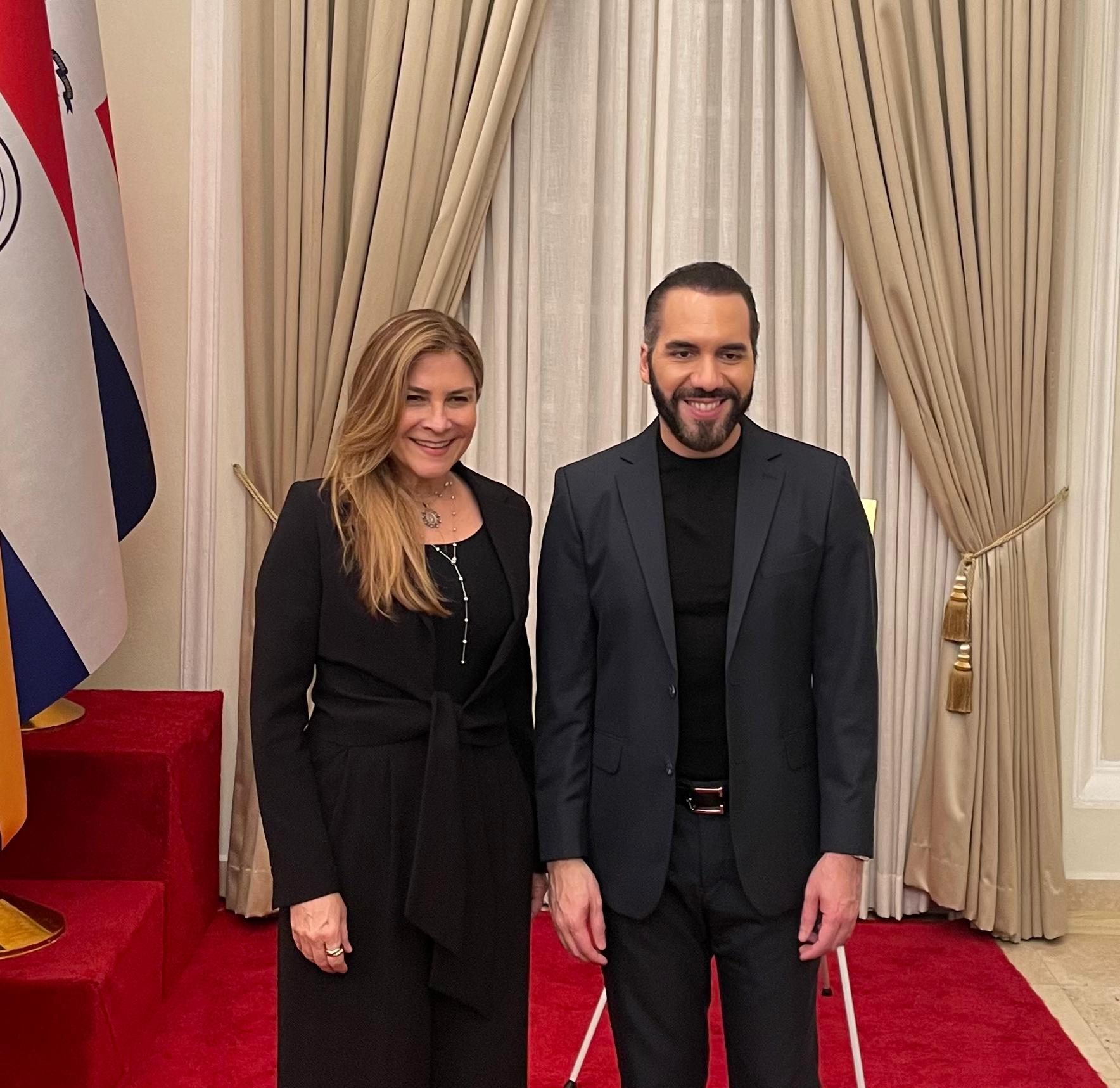 La alcaldesa Carolina Mejía se reúne con el presidente Nayib Bukele en el marco de la visita del CEAPI