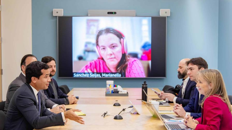 Senador Omar Fernández Discute con Amazon la Implementación de Project Kuiper en Rep. Dom.