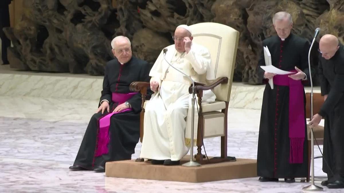 El Papa Francisco pide a un sacerdote leer su discurso debido a la bronquitis