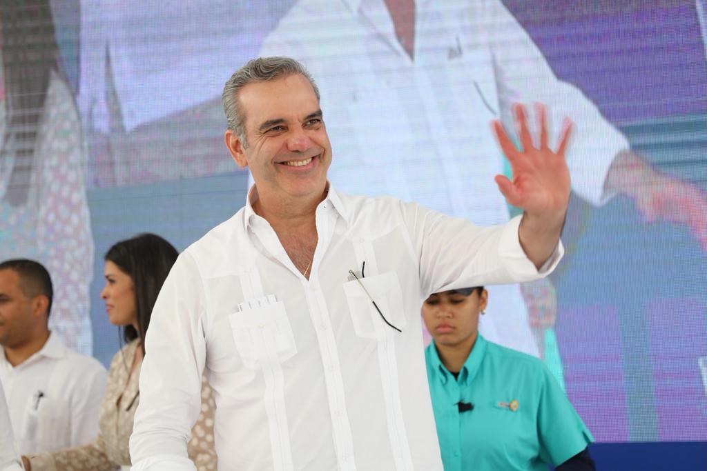 Luis Abinader Destaca Su Valoración como Tercer Mandatario Mejor Aprobado de América Latina y Reafirma Su Compromiso con la Ciudadanía
