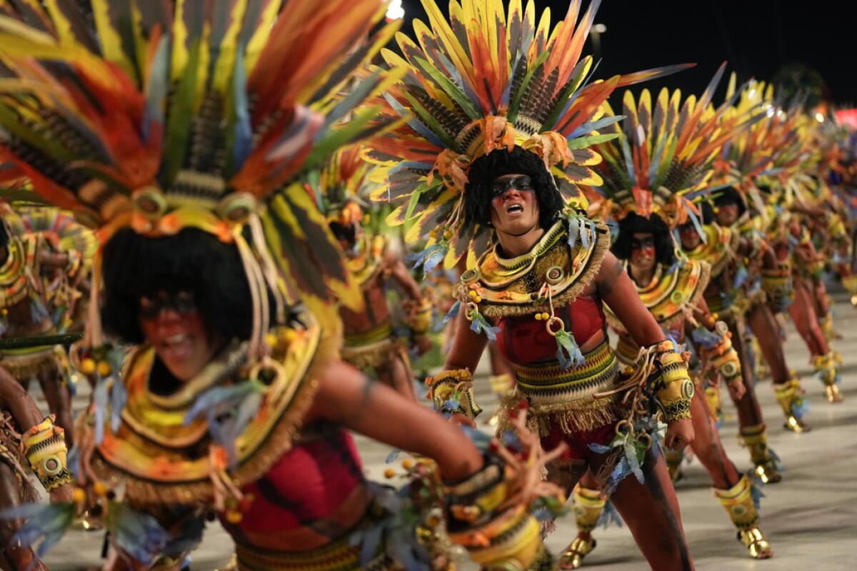 El Carnaval de Río Cierra con Desfiles que Exaltan la Amazonía y la Diversidad