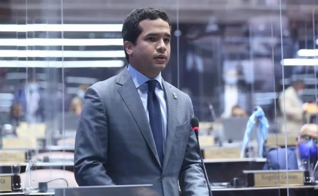 Senador Omar Fernández propone la creación del Centro Nacional de Inteligencia Artificial en la Rep. Dom.