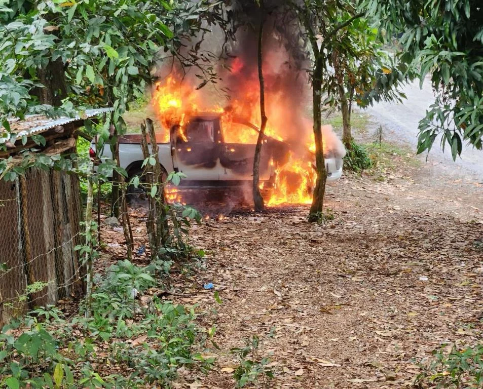 Incendian Vehículo de Barrick Pueblo Viejo en Cotuí; Empresa Condena Acto de Violencia