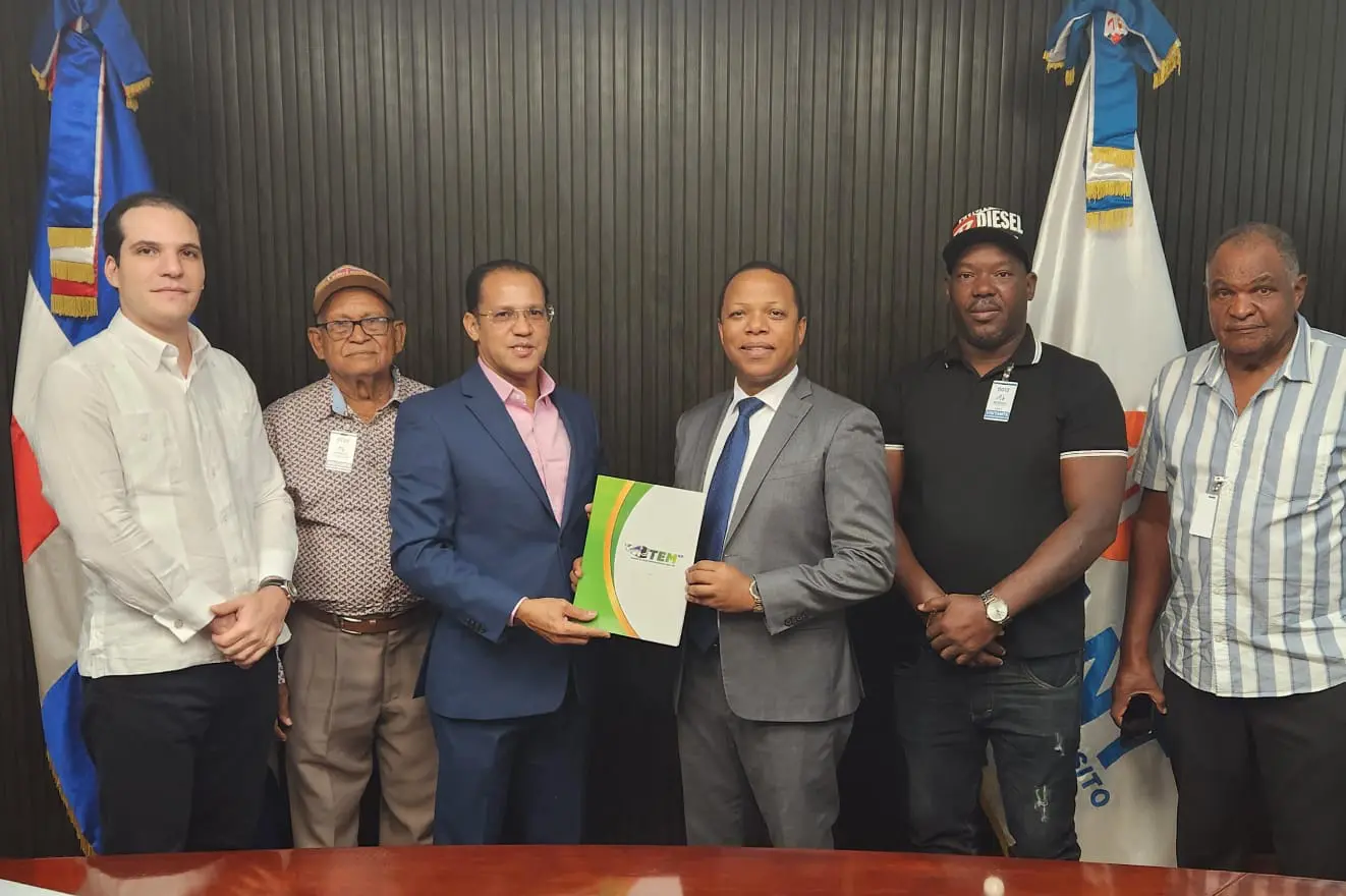 Fenacho presenta proyecto de electromovilidad para modernizar el transporte público