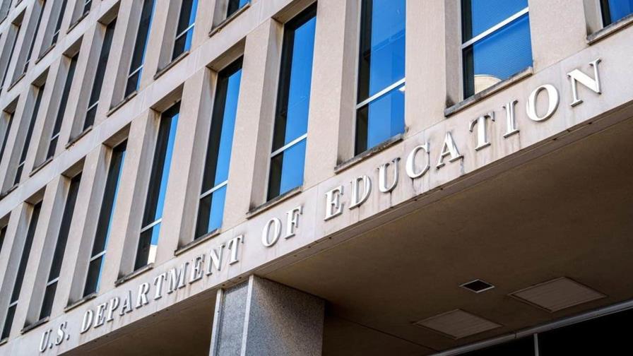 Coalición de estados impugna despidos masivos en el Departamento de Educación