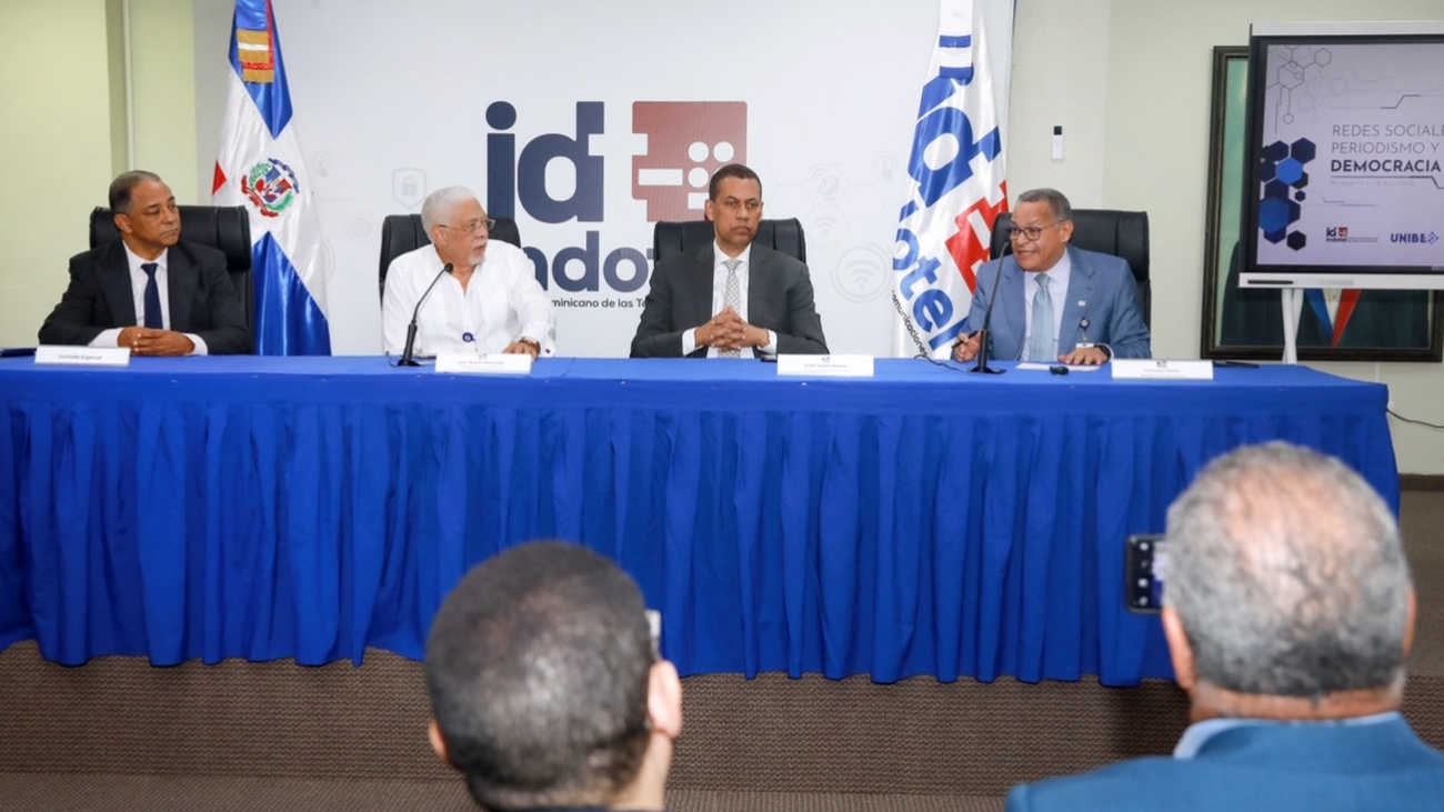 Indotel organiza foro sobre redes sociales, periodismo y democracia para combatir la desinformación