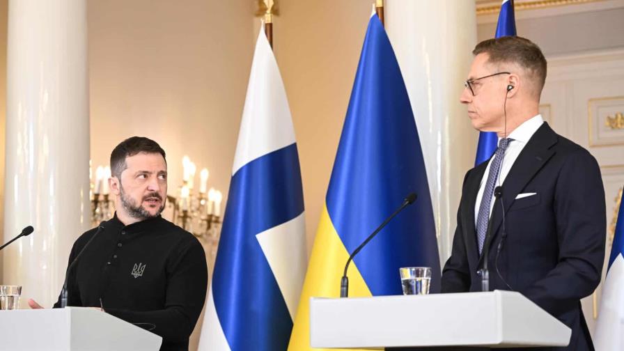 Zelenski desmiente información sobre tropas ucranianas rodeadas en Kursk